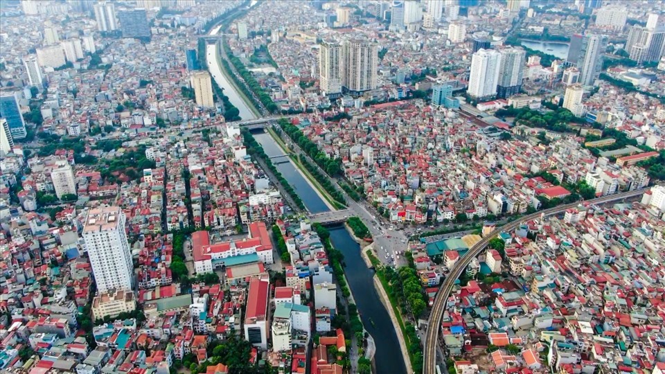Một đoạn sông Tô Lịch nhìn từ trên cao. Ảnh: Tạ Quang