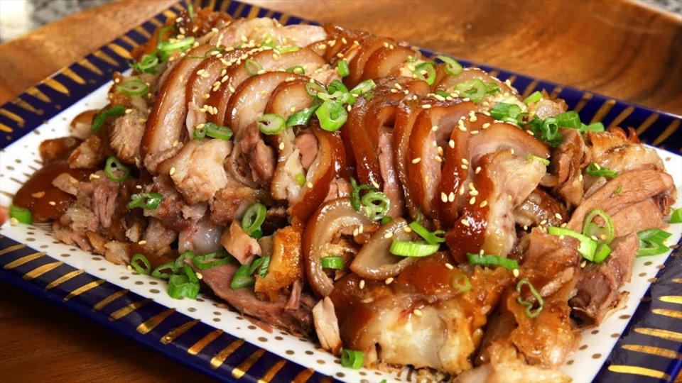 Chân giò là món ăn chưa rất nhiều chất béo không tốt (Ảnh minh họa: Chụp màn hình).