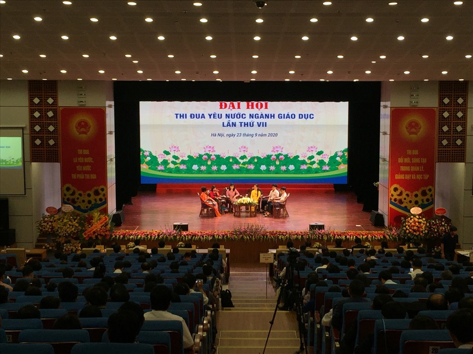 Những cá nhân điển hình đã chia sẻ kinh nghiệm trong phong trào thi đua yêu nước 5 năm qua.