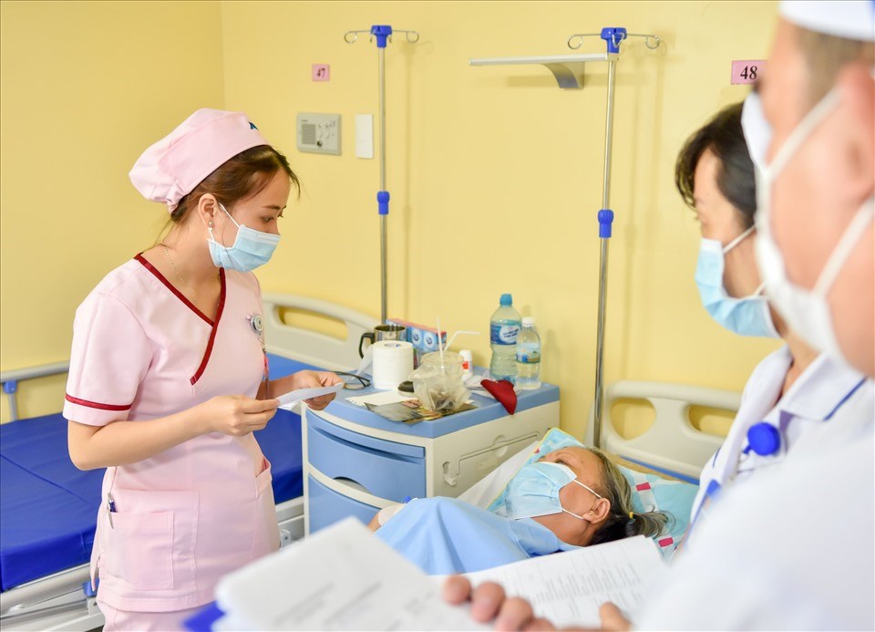 Nhân viên điều dưỡng trong phần thi thực hành "Điều dưỡng giỏi" Quận Tân Bình năm 2020. Ảnh Đức Long Nhân viên điều dưỡng trong phần thi thực hành "Điều dưỡng giỏi" Quận Tân Bình năm 2020. Ảnh Đức Long