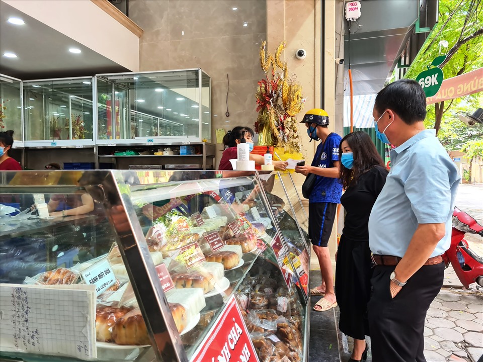 Tiêu chuẩn Việt Nam đối với bánh trung thu sẽ đảm bảo được quyền lợi của cả người tiêu dùng và nhà sản xuất. Ảnh: Vũ Long