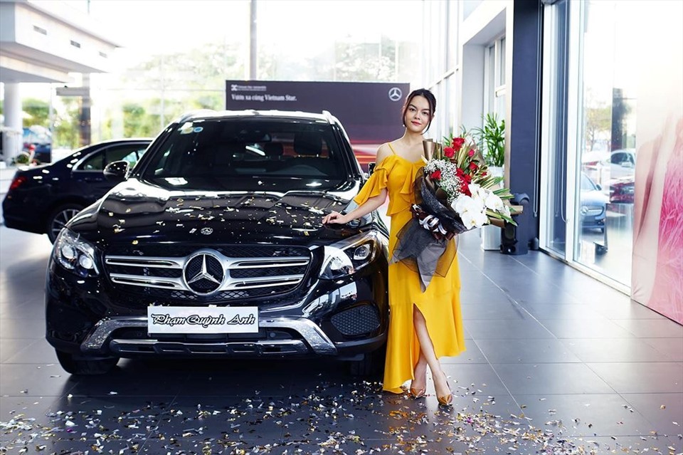 Xế hộp của Ưng Hoàng Phúc và Phạm Quỳnh Anh. Ảnh: NSCC