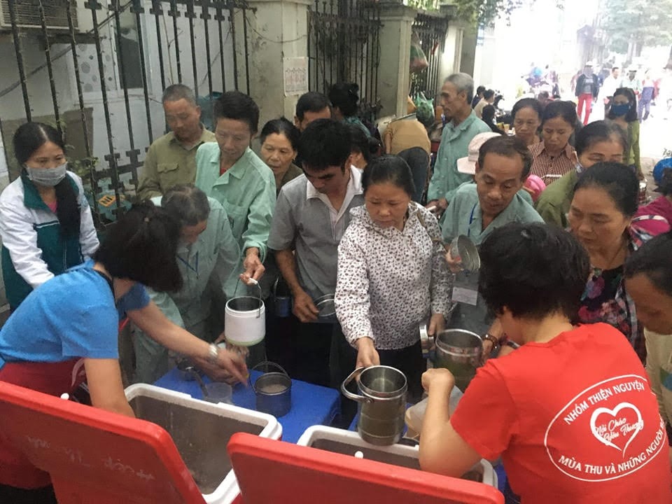 Những suất cháo đến với người bệnh. Ảnh: NVCC