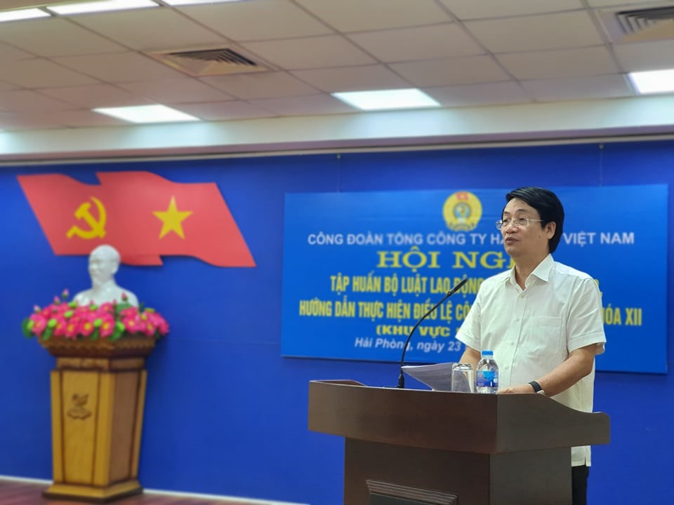 Chủ tịch Công đoàn Tổng Công ty Lê Phan Linh phát biểu tại Hội nghị. Ảnh: Chu Linh