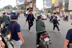 Triệu tập thanh niên đập phá xe máy sau va chạm giao thông với thai phụ