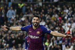 Suarez rời Barca trong nước mắt: Cảm ơn vì một kỉ nguyên thành công