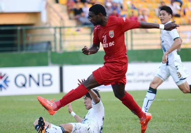 Bình Dương (áo đỏ) là câu lạc bộ gần đây nhất của bóng đá Việt Nam dự AFC Champions League vào năm 2016. Năm đó, họ từng thăng Jeobuk của Hàn Quốc 3-2 trên sân nhà. Ảnh: Nguyễn Đăng.