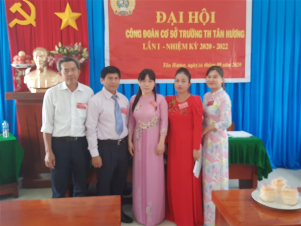 Ban Chấp hành mới ra mắt đại hội. Ảnh: k.Q