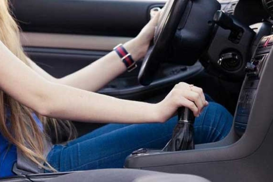 4 cách phụ nữ Ấn Độ gợi ý để lái xe an toàn 4 cách phụ nữ Ấn Độ gợi ý để lái xe an toàn