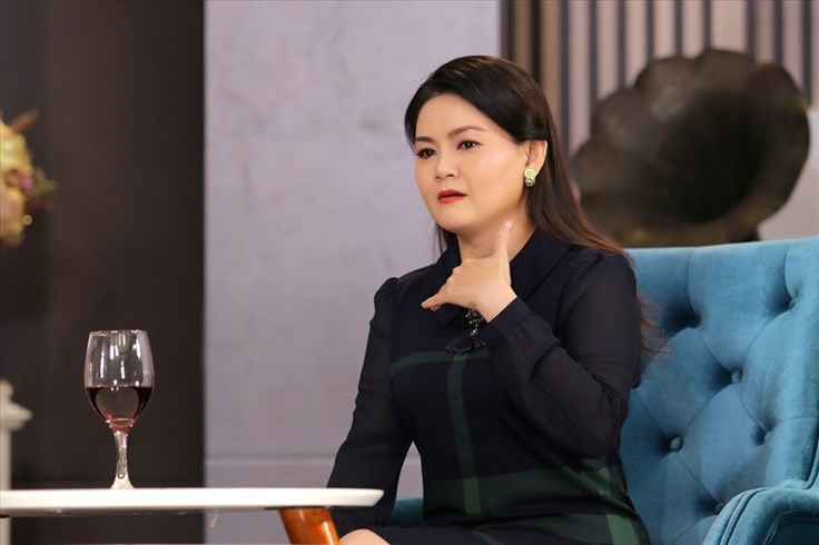 Trinh Trinh hé lộ mối quan hệ với hai vợ cũ của ông xã Kim Tử Long Trinh Trinh hé lộ mối quan hệ với hai vợ cũ của ông xã Kim Tử Long