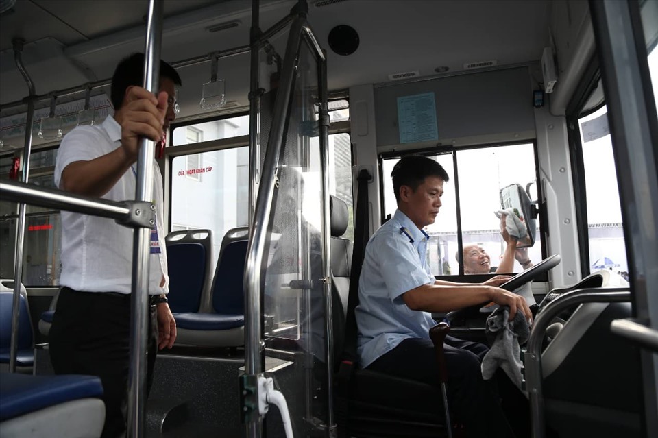 Các thí sinh thực hiện bài thi thực hành. Ảnh ĐT