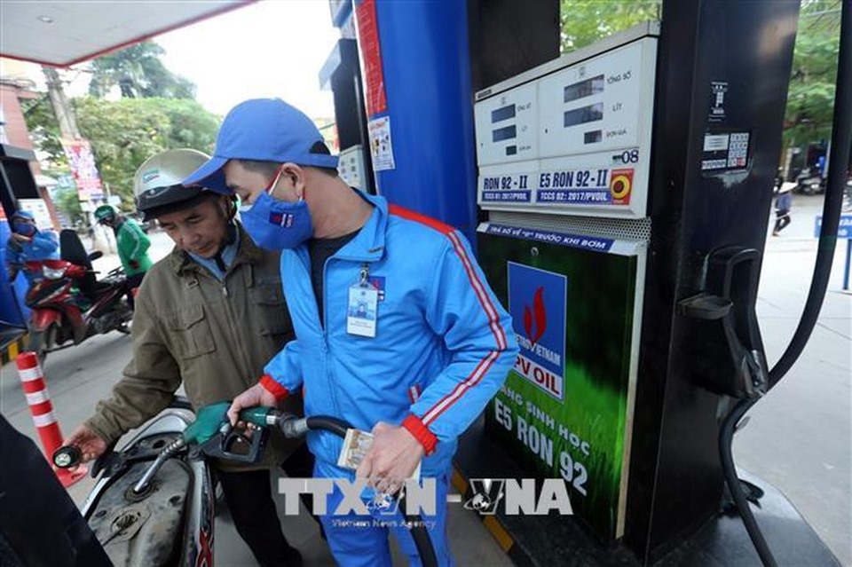 Giá xăng dầu trong nước hầu như giữ nguyên so với kỳ điều chỉnh trước đó. Ảnh: TTXVN