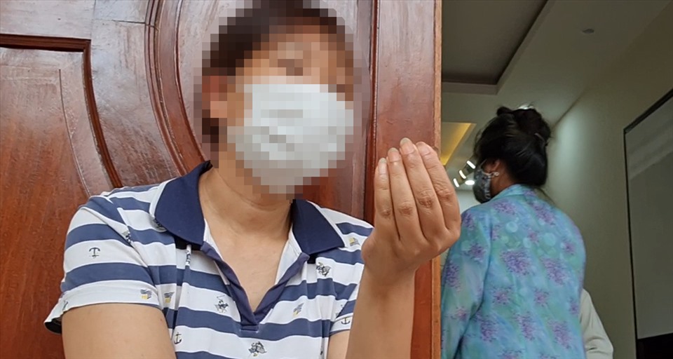 Người phụ nữ này tiêu tốn gần 1 triệu đồng mỗi ngày để chữa trị theo phương pháp của bà Tuyền.