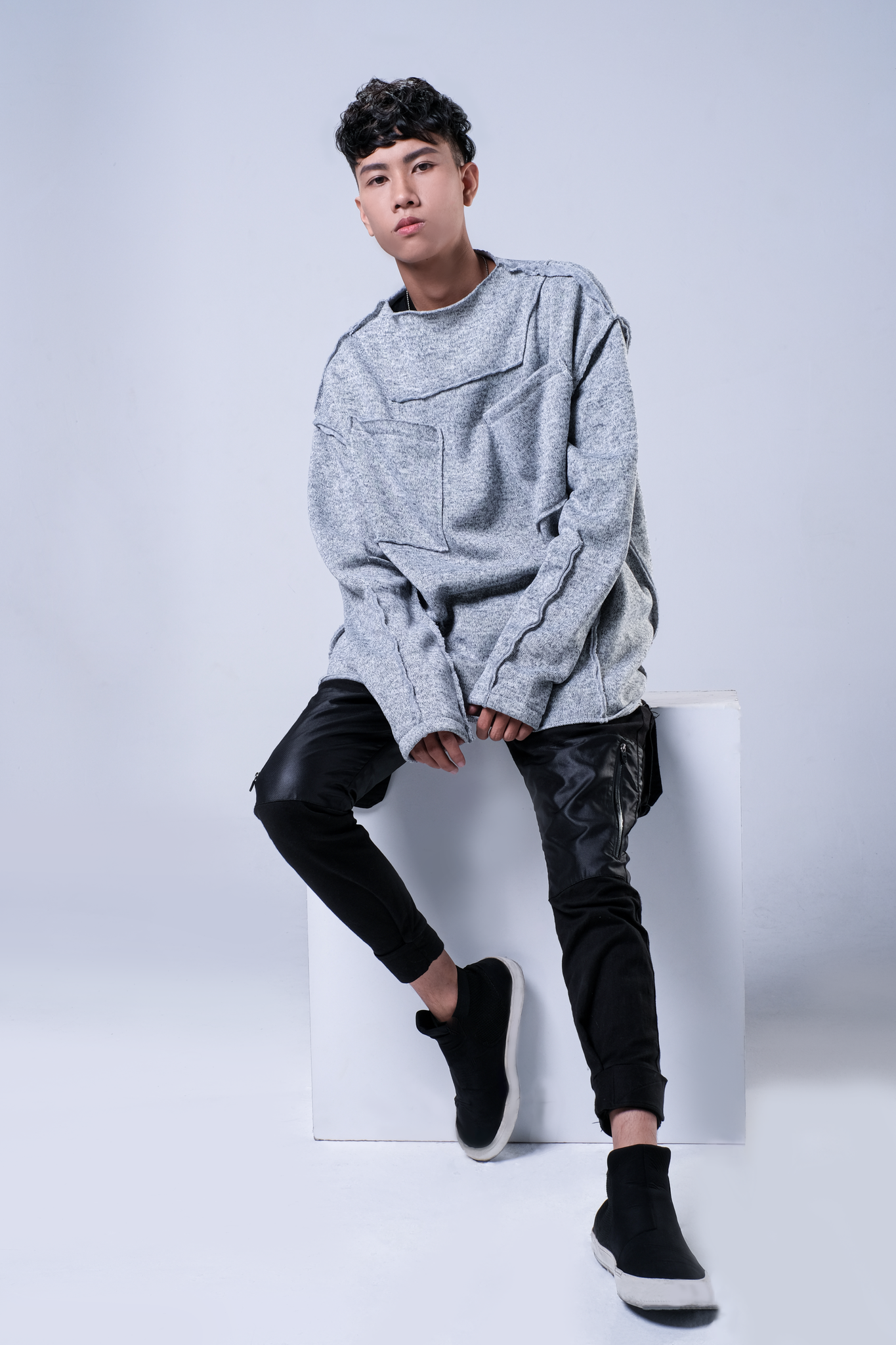 DJ Hoaprox gây chú ý khi có cuộc trở lại đầy ngoạn mục, hứa hẹn đem đến nhiều bất ngờ thú vị cho người xem. Ảnh: NV.