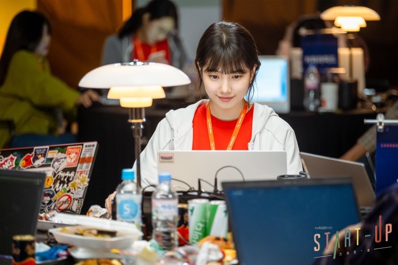 Nhân vật của Suzy trong phim luôn tự tin và tràn đầy năng lượng. Ảnh chụp màn hình.