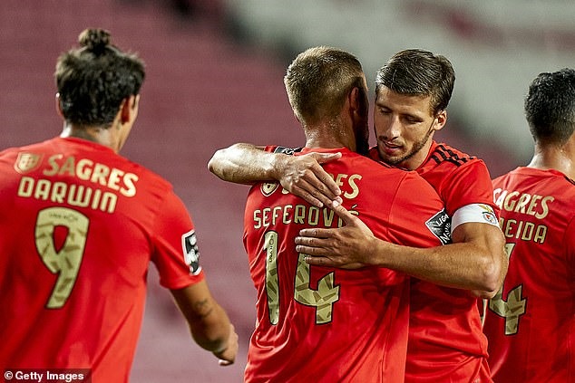 Ruben Dias đã chào tạm biệt đồng đội để chuyển tới Man City. Ảnh: Getty