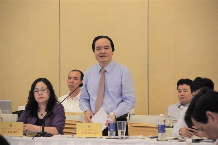 Bộ trưởng Phùng Xuân Nhạ phát biểu tại buổi làm việc.