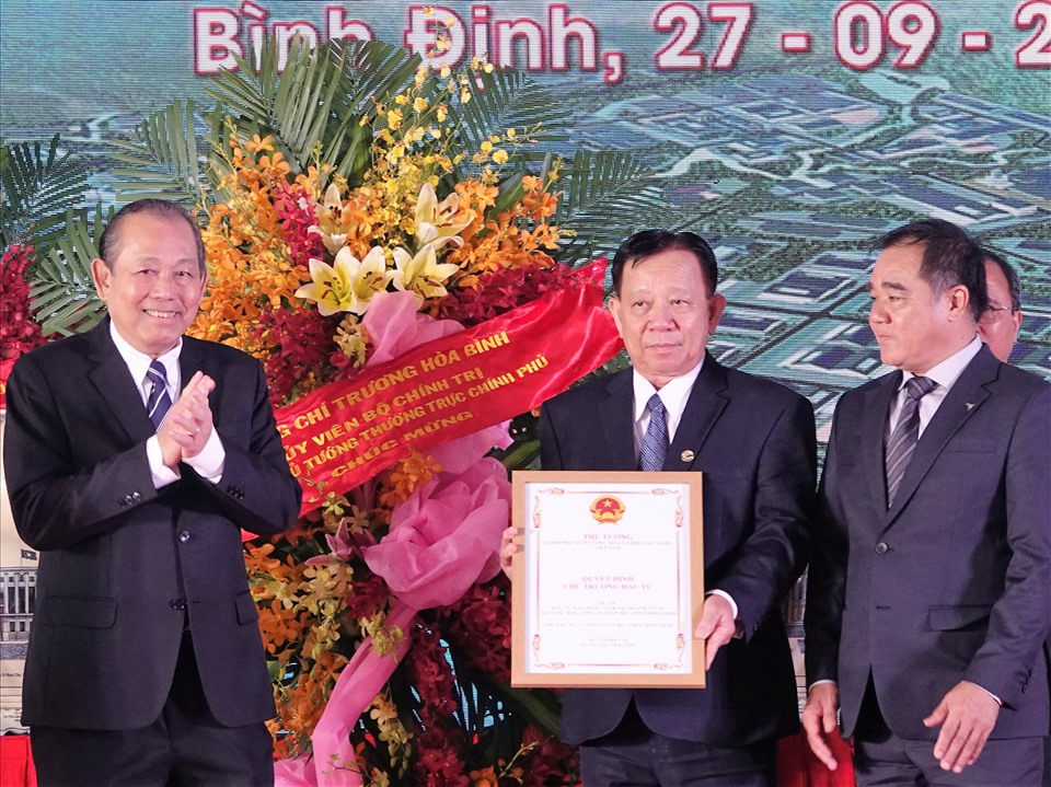 Phó Thủ tướng Trương Hòa Bình trao Quyết định chủ trương đầu tư
