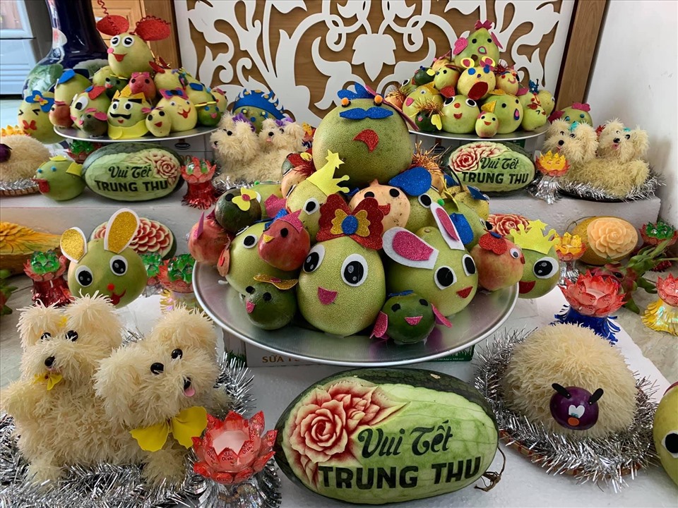 Những mâm cỗ Trung thu sẽ được đóng gói cẩn thận gửi tới trẻ em vùng cao và bệnh nhi Viện Nhi Trung ương. Ảnh: Trang Hoài.