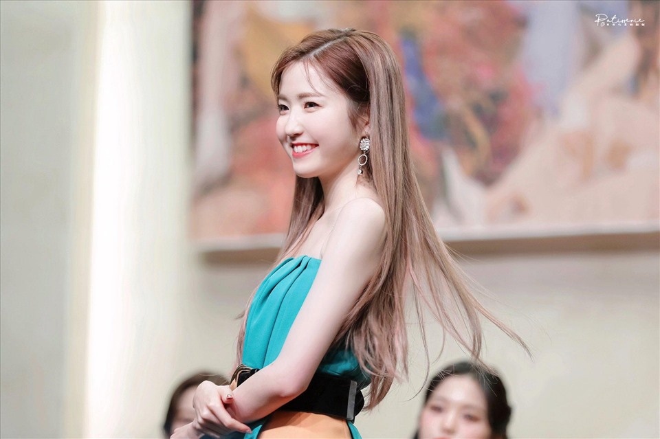 Hitomi (IZ*ONE). Ảnh: Cắt clip