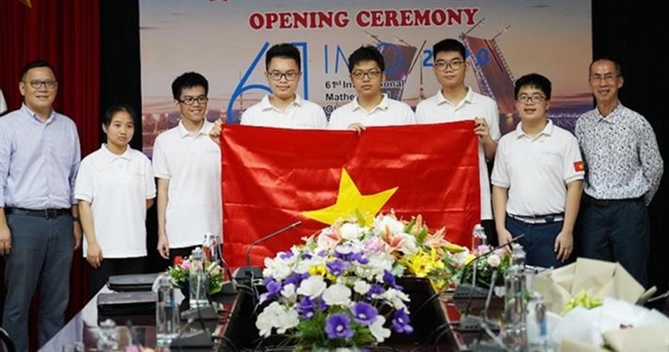 Đội tuyển Việt Nam giành 2 Huy chương Vàng Oympic Toán quốc tế 2020, trong đó có một em học sinh mới học lớp 10. Đội tuyển Việt Nam giành 2 Huy chương Vàng Oympic Toán quốc tế 2020, trong đó có một em học sinh mới học lớp 10.
