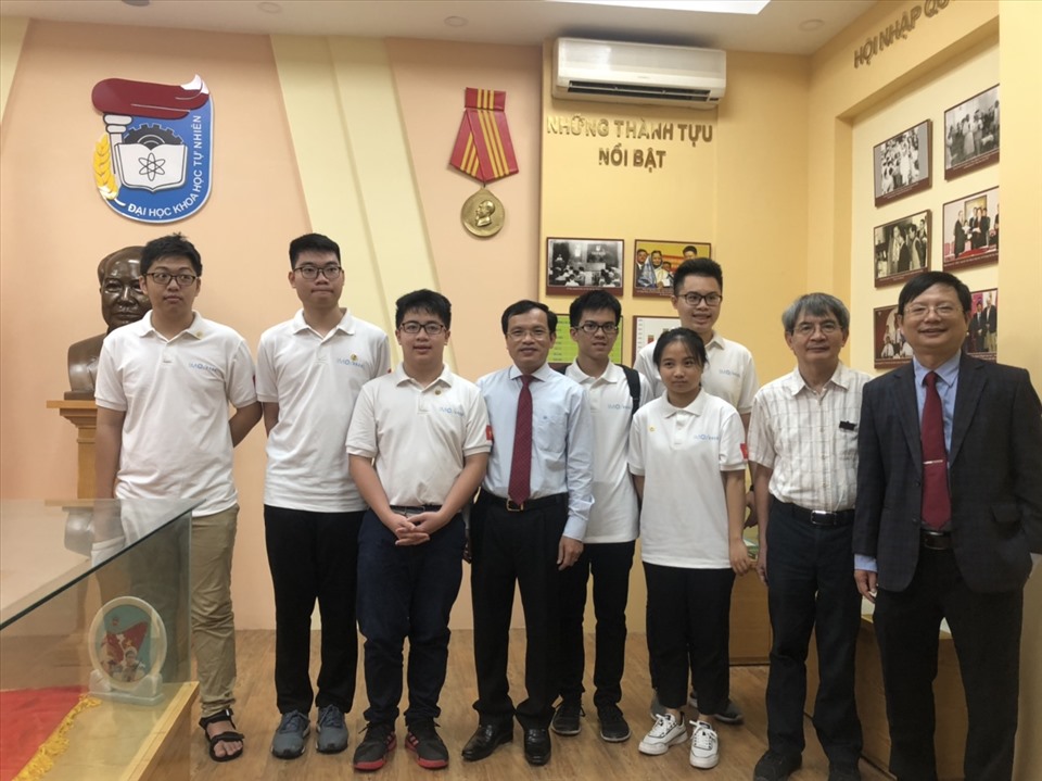 Đội tuyển Việt Nam dự thi Olympic Toán học quốc tế 2020. Ảnh: Bộ GDĐT