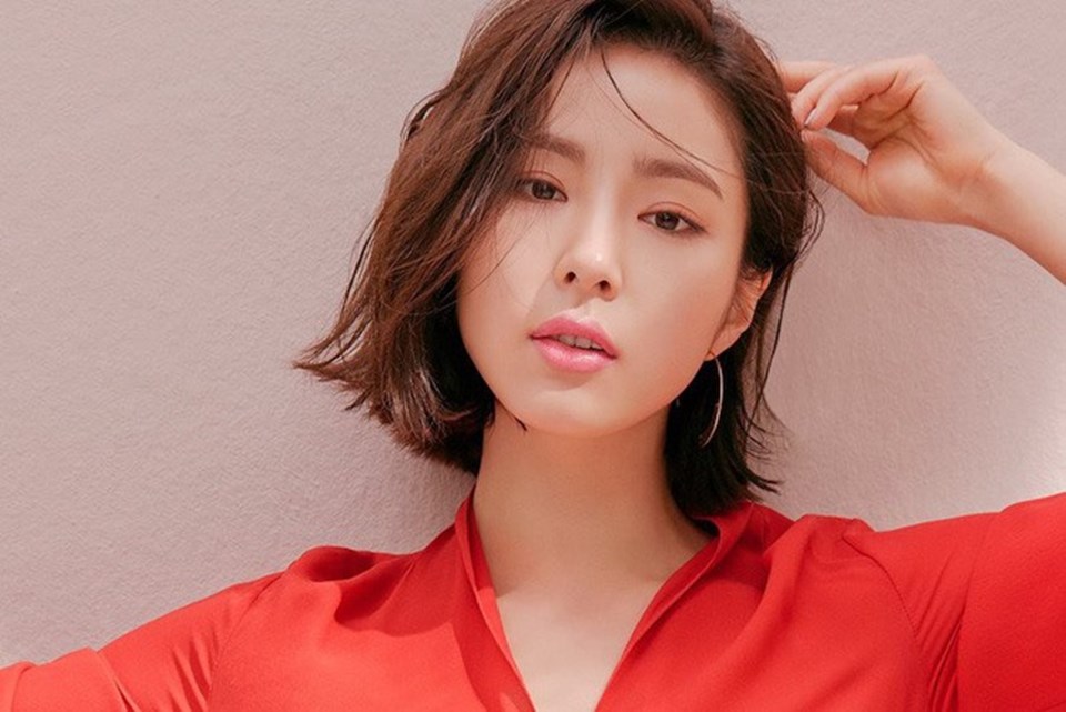 Phim truyền hình do diễn viên Shin Se Kyung đóng chính phải dừng quay vì có nhân viên nhiễm Covid-19. Ảnh chụp màn hình. Phim truyền hình do diễn viên Shin Se Kyung đóng chính phải dừng quay vì có nhân viên nhiễm Covid-19. Ảnh chụp màn hình.