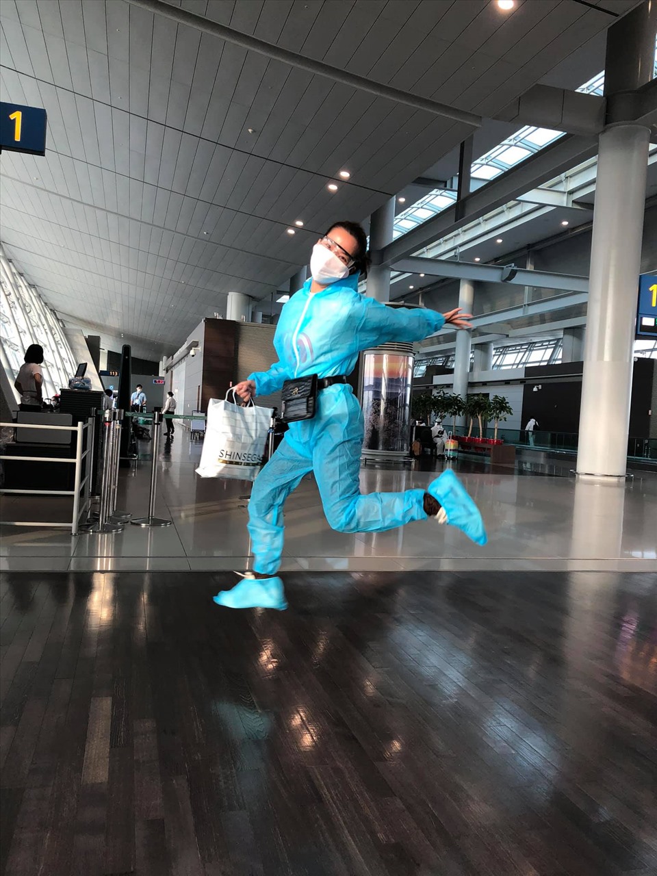 Á hậu Kiko Chan về nước. Ảnh: NSCC