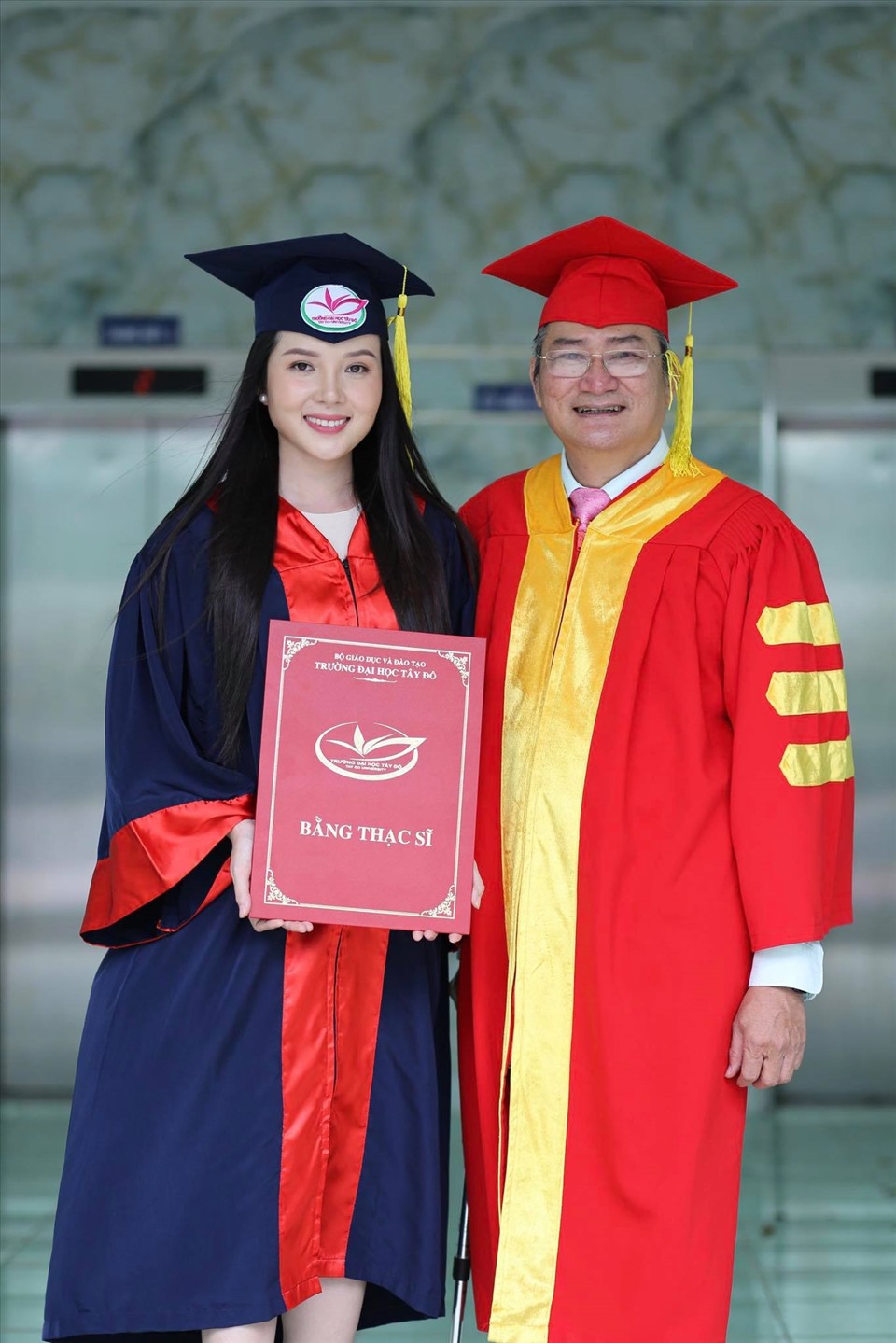 Thúy Vi nhận bằng thạc sĩ. Ảnh: NSCC