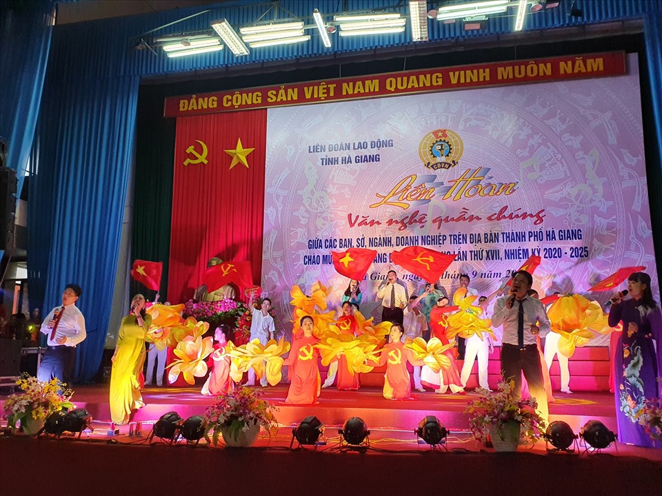 Một tiết mục văn nghệ tại chương trình. Ảnh: Hùng Mạnh.