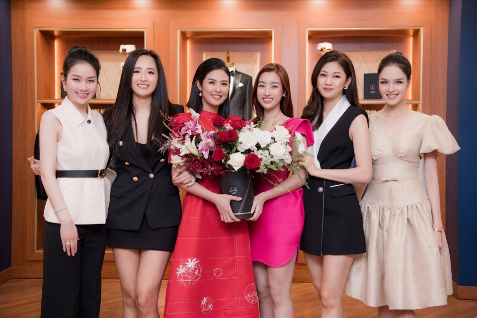 Dàn mỹ nhân đến chúc mừng Hoa hậu Ngọc Hân. Ảnh: Vũ Toàn, Huy Nguyễn. Dàn mỹ nhân đến chúc mừng Hoa hậu Ngọc Hân. Ảnh: Vũ Toàn, Huy Nguyễn.