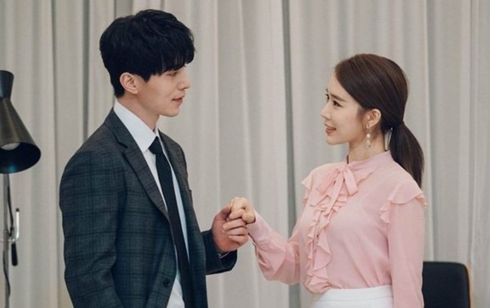 "Chạm vào tim em" do Lee Dong Wook và Yoo In Na đóng chính thu hút khán giả. Ảnh chụp màn hình. "Chạm vào tim em" do Lee Dong Wook và Yoo In Na đóng chính thu hút khán giả. Ảnh chụp màn hình.
