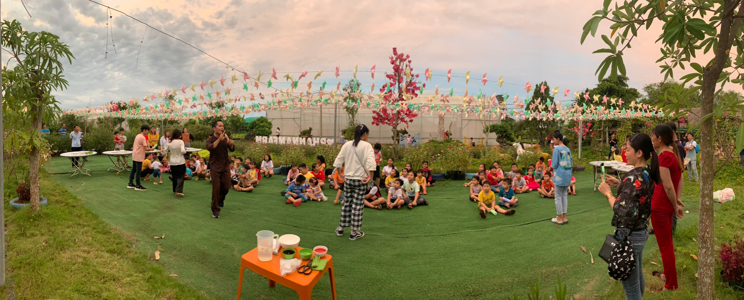 Hoạt động vui Trung thu cho con đoàn viên, NLĐ tại Công ty TNHH MTV Xây lắp An Giang. Ảnh: Cẩm Tú