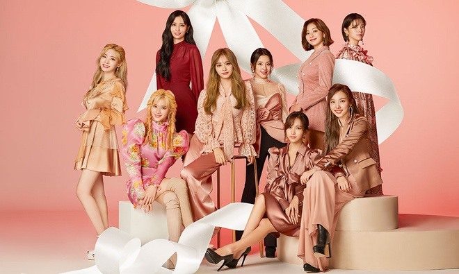Các cô gái nhóm TWICE. Ảnh: Poster