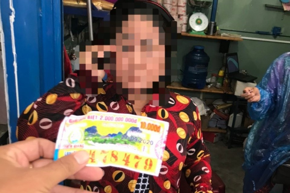 Không đổi vé số trúng 15 triệu vì nghi giả, chủ đại lý bị truy sát Không đổi vé số trúng 15 triệu vì nghi giả, chủ đại lý bị truy sát