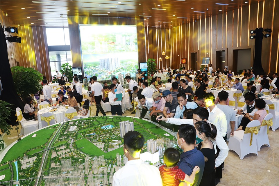 Đông đảo khách hàng tới tham dự sự kiện