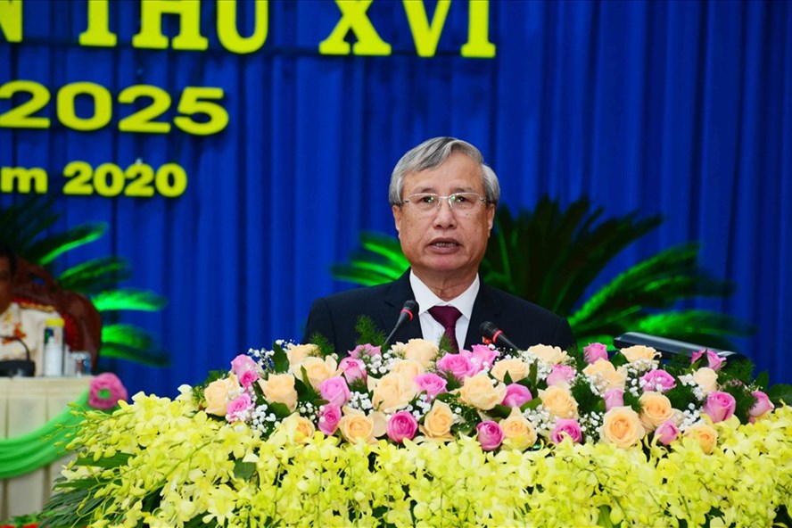 Đồng chí Trần Quốc Vượng - Ủy viên Bộ Chính trị, Thường trực Ban Bí thư phát biểu chỉ đạo tại Đại hội Đảng bộ tỉnh Gia Lai lần thứ XVI. Ảnh THANH TUẤN