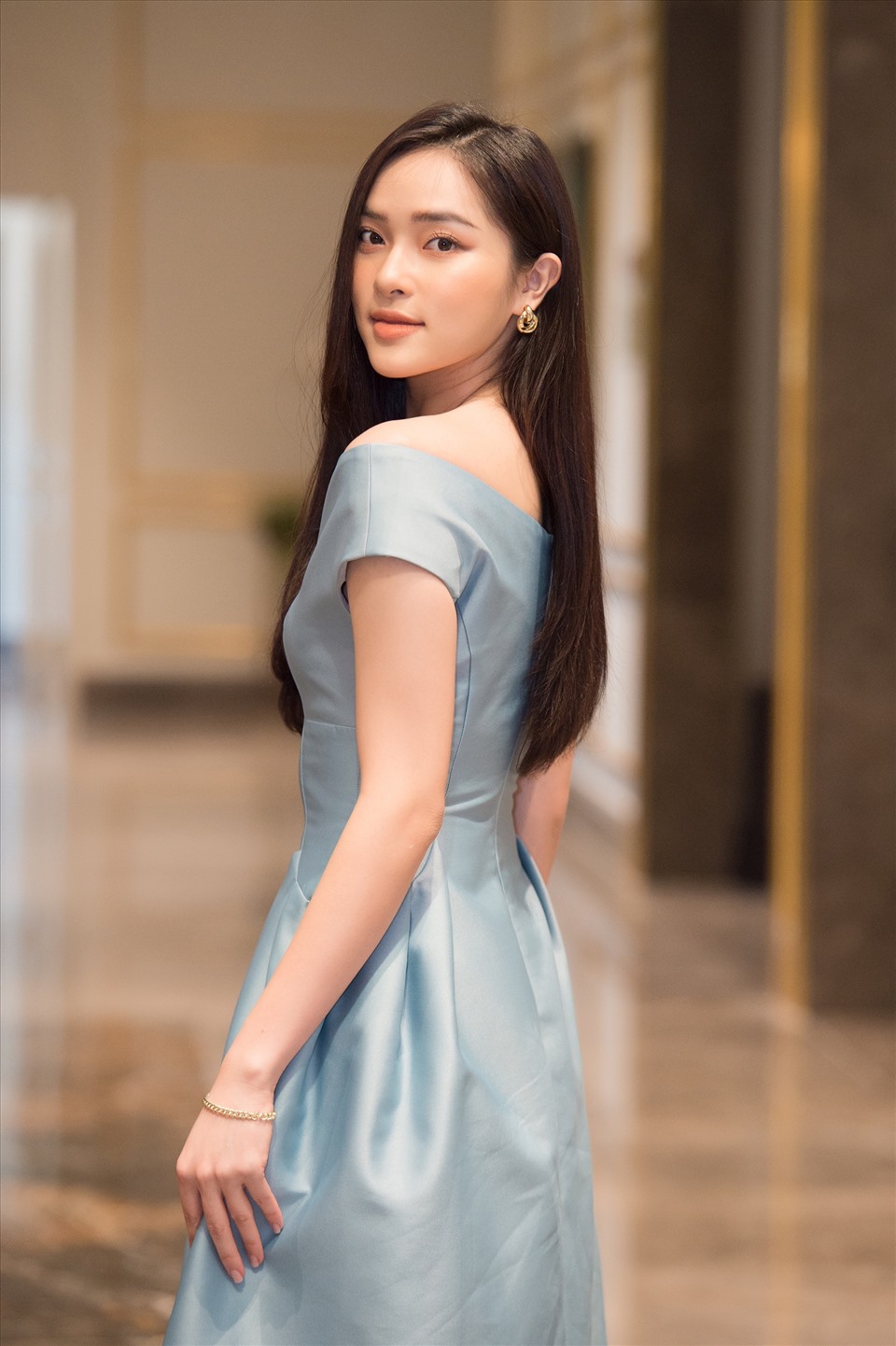 Phạm Diệu Linh, mẫu ảnh sinh năm 1998 với nhan sắc được ví như “phép cộng” hoàn hảo giữa Châu Bùi và Hạ Vi.