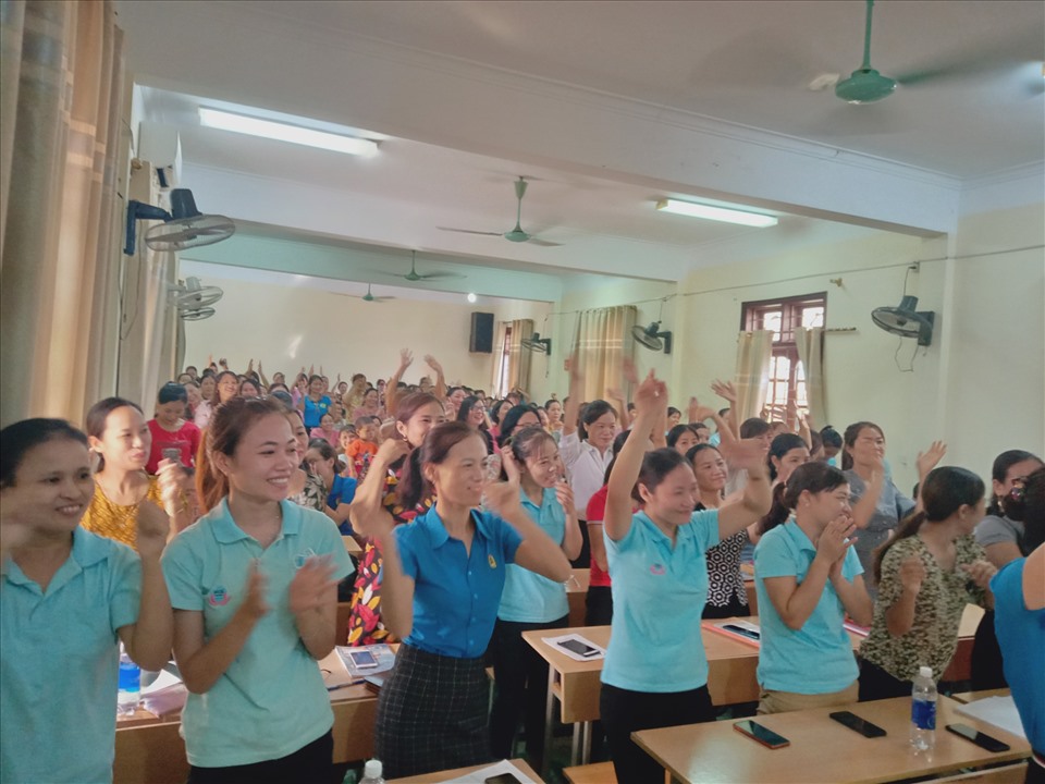 CNLĐ hào hứng tham gia vào trò chơi “Pháp luật và âm nhạc“. Ảnh: Phúc Lợi