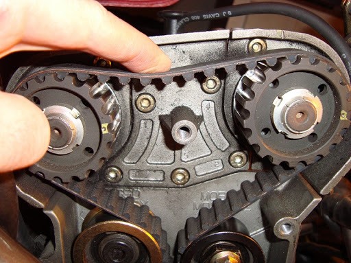 Dây curoa trục cam xe ô tô là bộ phận có nhiệm vụ hỗ trợ trục cam và trục khuỷu được ăn khớp với nhau. Ảnh: Otofun.net