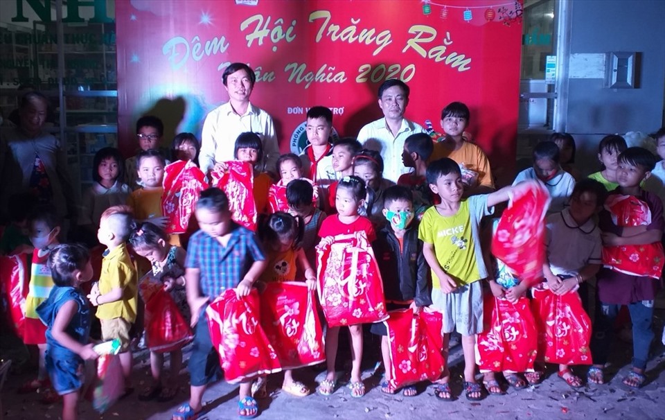 Chương trình mang lại niềm vui cho con em lao động đang làm việc ở các khu công nghiệp tại thị xã Bến Cát, Bình Dương. Ảnh: Nguyễn Long