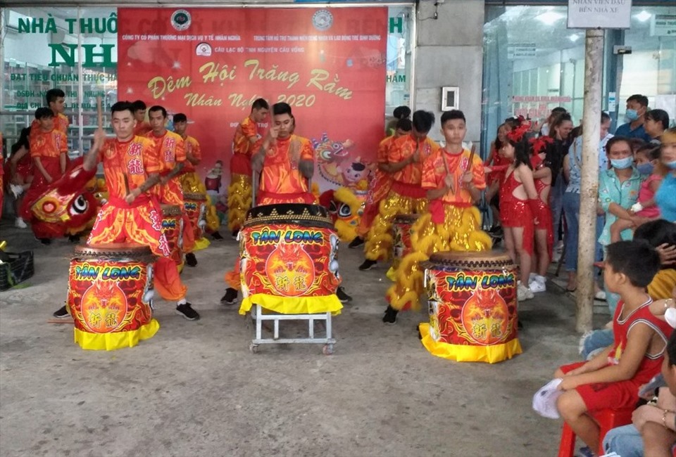 Chương trình mang lại niềm vui cho con em lao động đang làm việc ở các khu công nghiệp tại thị xã Bến Cát, Bình Dương. Ảnh: Nguyễn Long