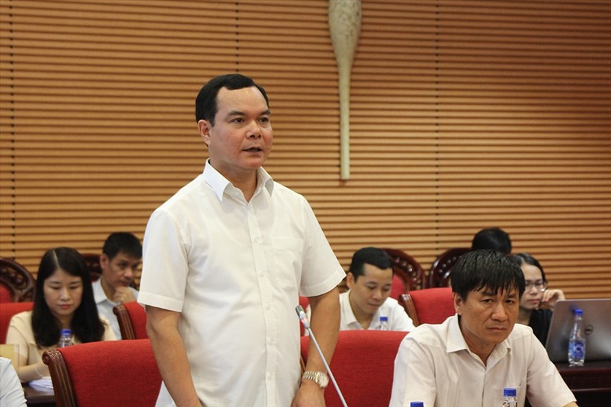 Uỷ viên Trung ương Đảng, Chủ tịch Tổng Liên đoàn Lao động Việt Nam Nguyễn Đình Khang phát biểu tại phiên họp. Ảnh T.Vương