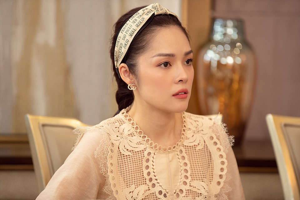 Những bộ đồ đắt đỏ được diễn viên 8x không ngại “xuống tay” cho vai diễn. Ảnh: Trịnh Kim Điền.