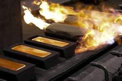 Chuyên gia đầu tư quốc tế khuyên nên mua vàng