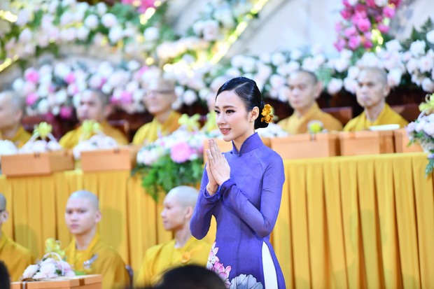 Cô xuất hiện tại chùa với vai trò diễn giả trong đợt lễ Vu lan rằm tháng 7 vừa qua.