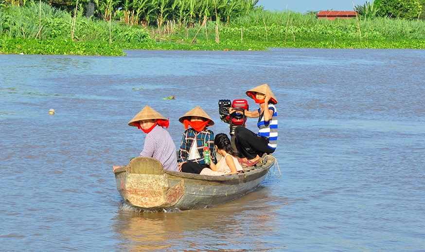 Những năm nay, Cồn Sơn trở nên nổi tiếng nhờ  phát triển du lịch. Mỗi năm có hàng chục nghìn khách du lịch trong nước và quốc tế đến tham quan, chiêm ngưỡng vẻ đẹp của vùng sông nước.