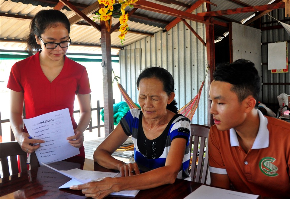 Ông Bảy Bon cho hay, do dịch COVID -19 nên mới không đón khách nước ngoài chứ trước đây mỗi ngày đón vài đoàn khách. Họ đến để nghe giới thiệu về các loài cá mà ông đang nuôi nhưng tất cả phải qua lời của hướng dẫn viên.