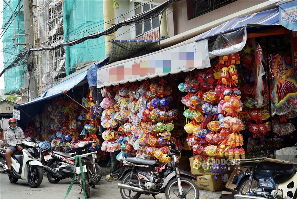 Làng nghề lồng đèn đìu hiu, làm cầm chừng nghe ngóng dịch bệnh - 1 Làng nghề lồng đèn đìu hiu, làm cầm chừng nghe ngóng dịch bệnh - 1