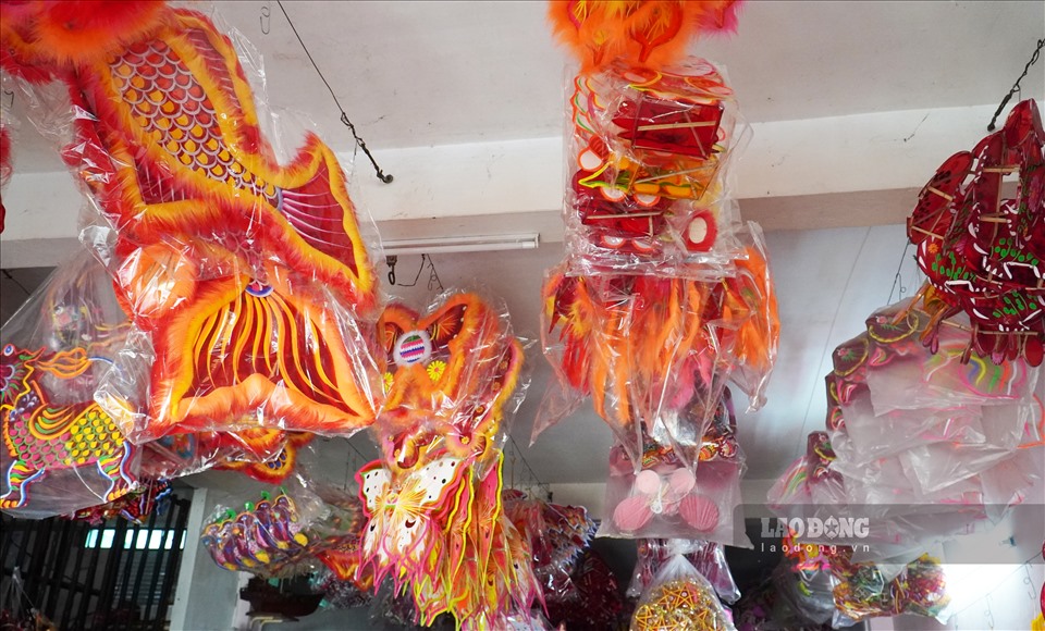 Làng nghề lồng đèn đìu hiu, làm cầm chừng nghe ngóng dịch bệnh - 2 Làng nghề lồng đèn đìu hiu, làm cầm chừng nghe ngóng dịch bệnh - 2